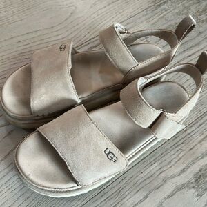 Size 10 Ugg Goldenstar sandals